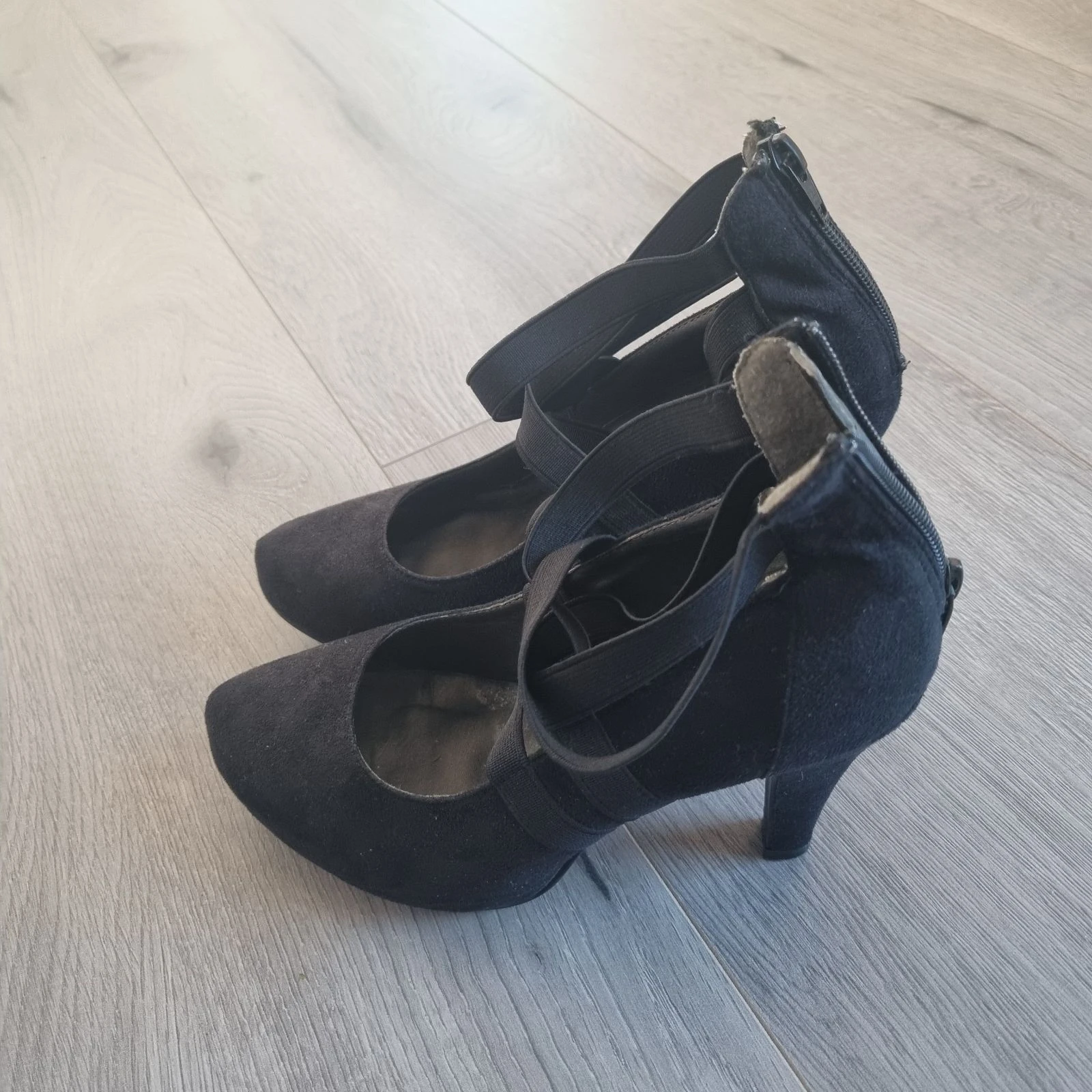 Hot Item Black Pumps with Straps – Size 38 – photo 3